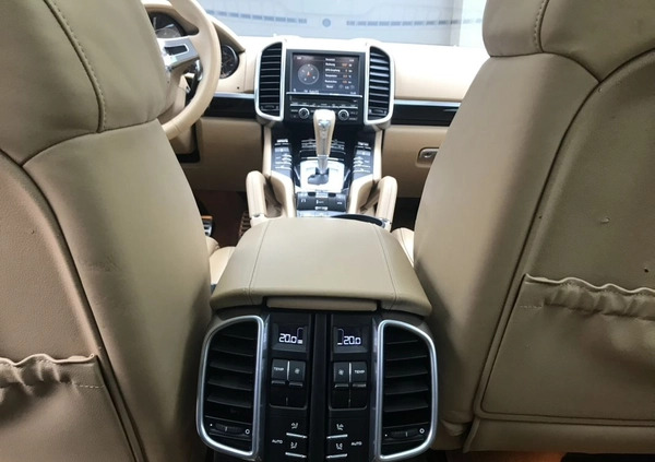 Porsche Cayenne cena 111111 przebieg: 152000, rok produkcji 2011 z Katowice małe 742